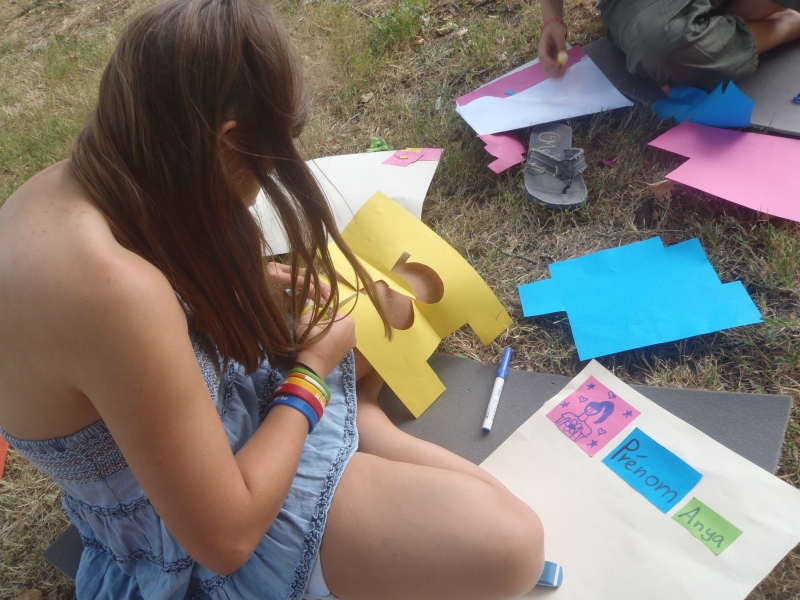 Village Camps International Summer Camp Ard&egrave;che, France 2019-07-26 https://www.villagecamps.com/journals_admin/images/71-28-Class activity with Vika.jpg